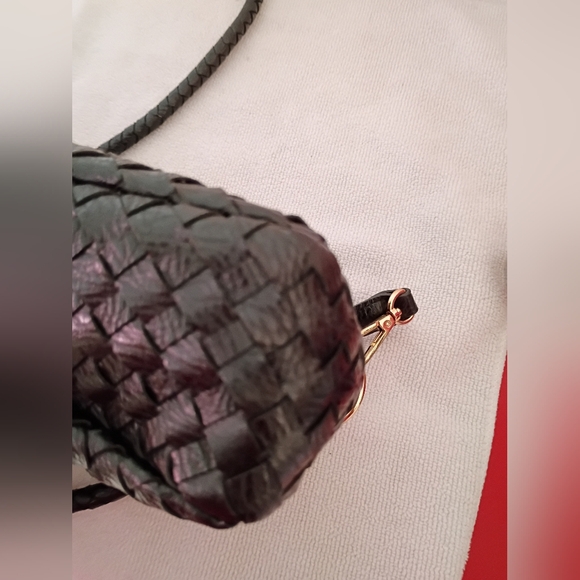 Sondra Roberts Squared Chic Black With Gold Accents Woven Purse. - Picture 11 of 12